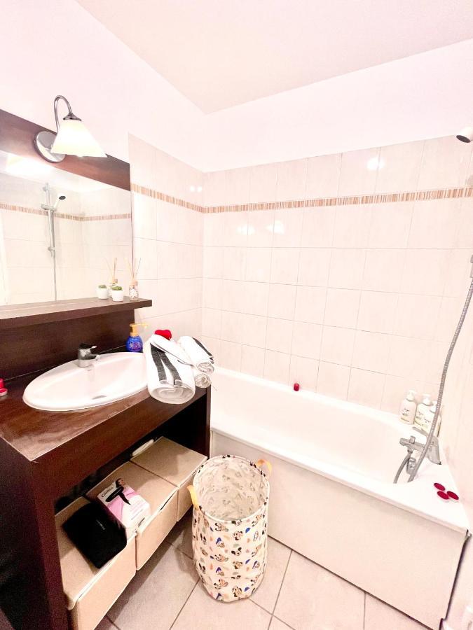 5 Min From Disneyland Cozy Retreat Apartment Montevrain Exterior photo