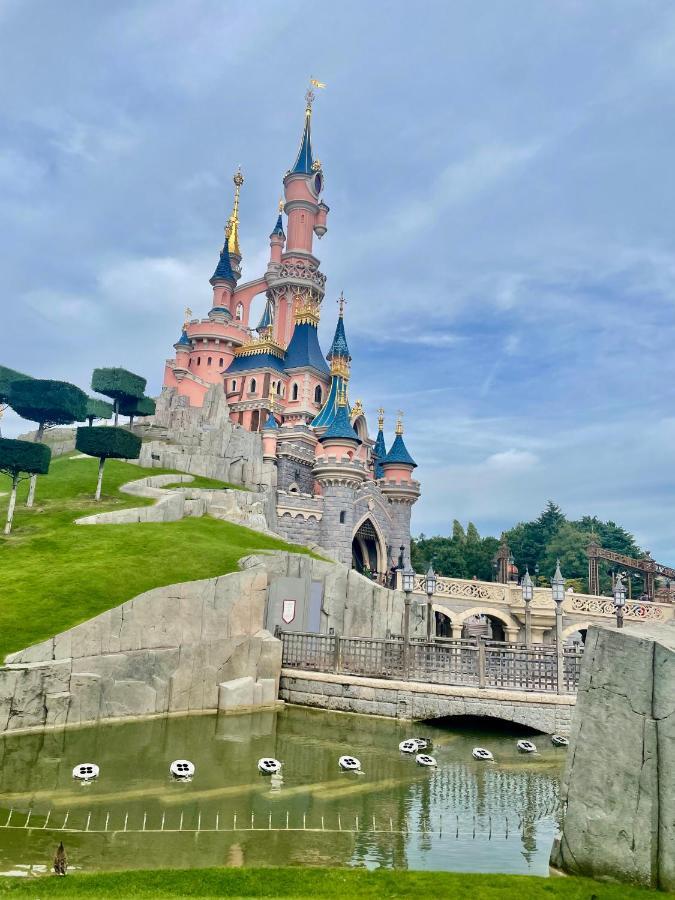 5 Min From Disneyland Cozy Retreat Apartment Montevrain Exterior photo
